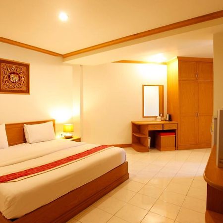 Casa Jip Guesthouse Patong Luaran gambar