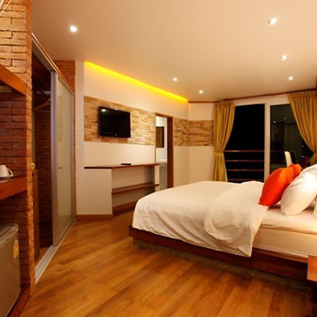 Casa Jip Guesthouse Patong Luaran gambar