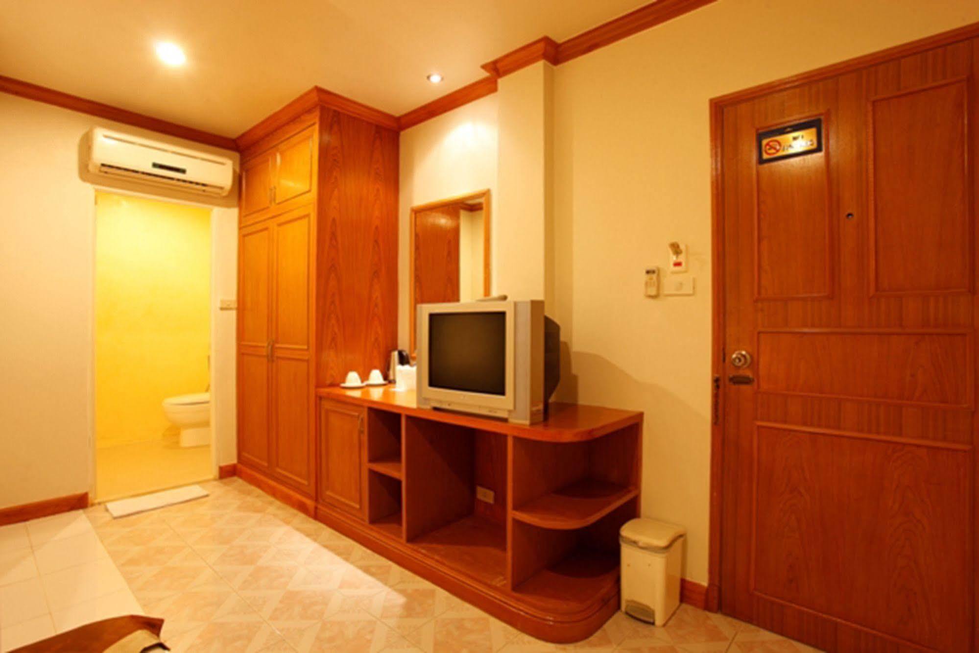 Casa Jip Guesthouse Patong Luaran gambar