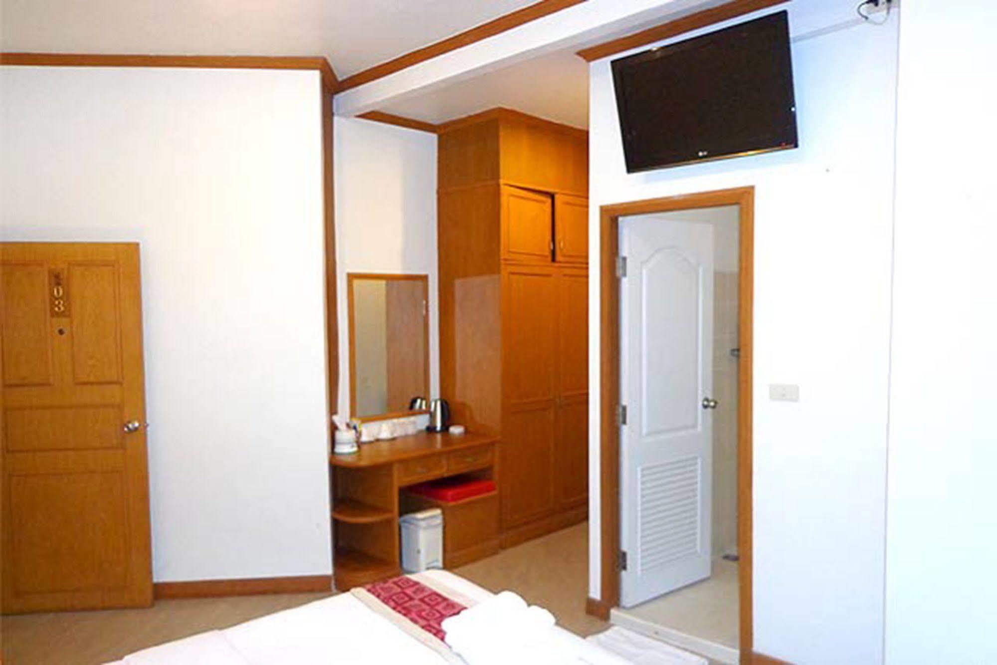 Casa Jip Guesthouse Patong Luaran gambar